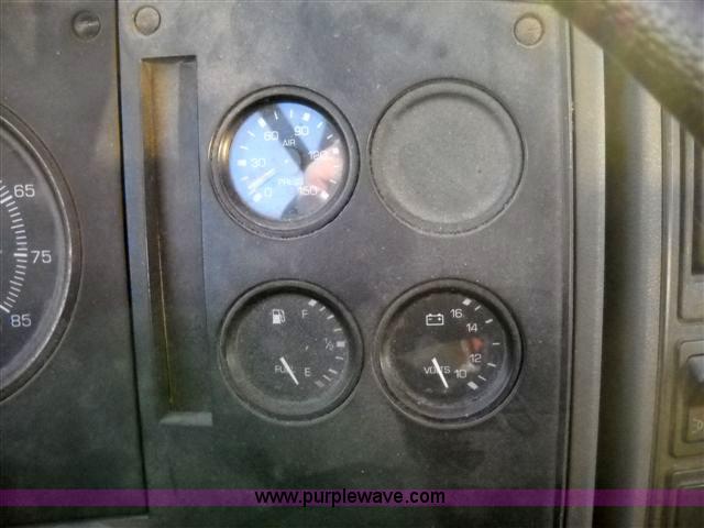 image for item 1688 1991 Ford CF7000 box truck