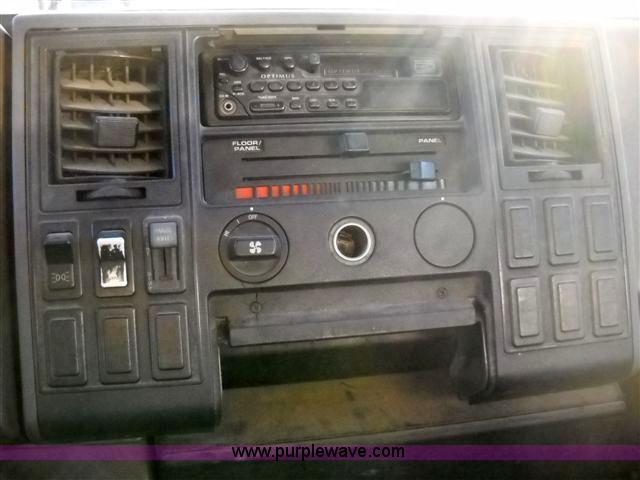 image for item 1688 1991 Ford CF7000 box truck