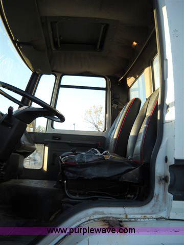 image for item 1688 1991 Ford CF7000 box truck