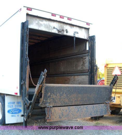 image for item 1688 1991 Ford CF7000 box truck