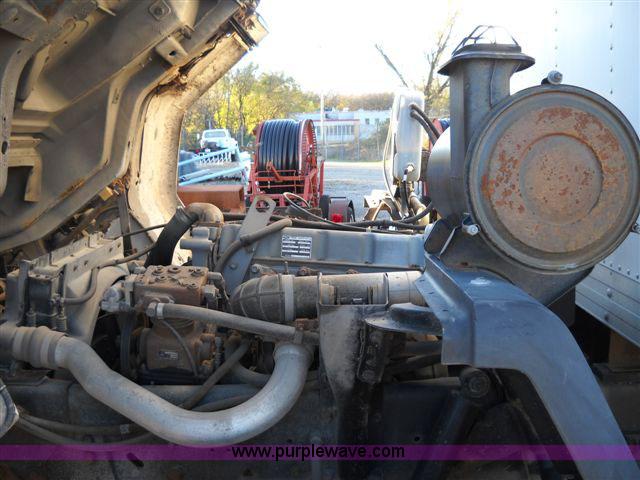 image for item 1688 1991 Ford CF7000 box truck