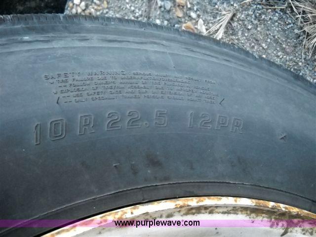 image for item 1688 1991 Ford CF7000 box truck