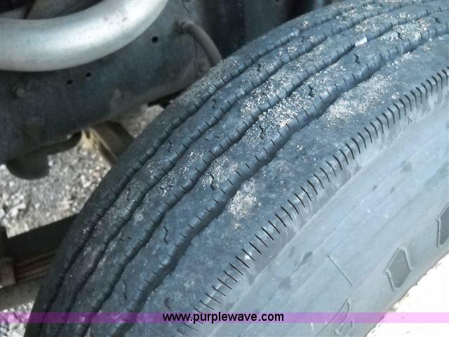 image for item 1688 1991 Ford CF7000 box truck