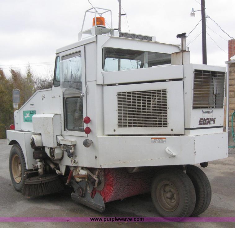 image for item 3050 1990 Elgin Pelican R160 street sweeper