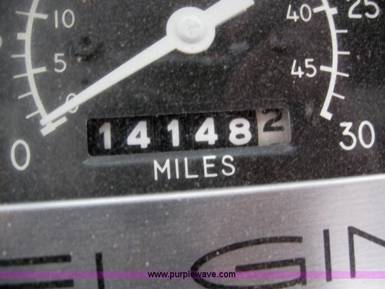 image for item 3050 1990 Elgin Pelican R160 street sweeper