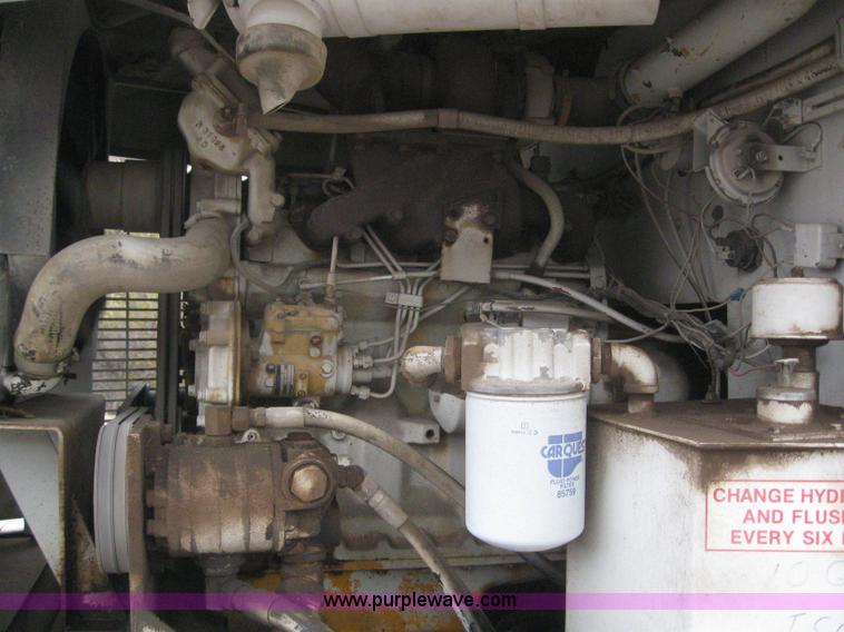 image for item 3050 1990 Elgin Pelican R160 street sweeper