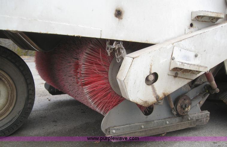 image for item 3050 1990 Elgin Pelican R160 street sweeper