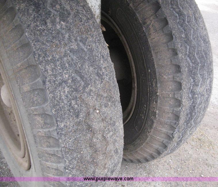 image for item 3050 1990 Elgin Pelican R160 street sweeper