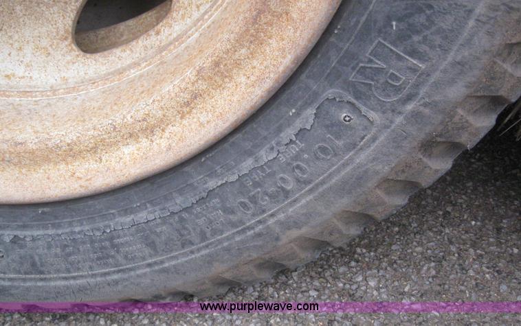 image for item 3050 1990 Elgin Pelican R160 street sweeper