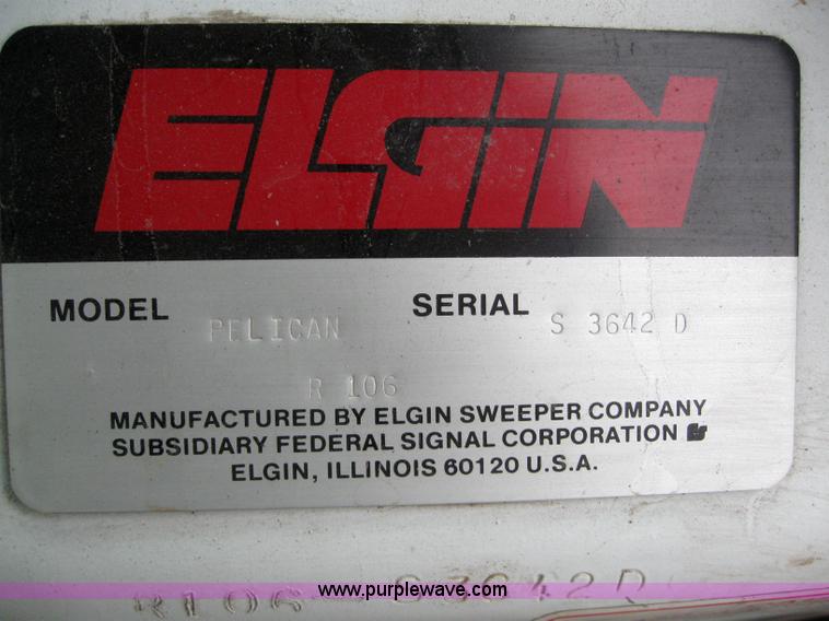image for item 3050 1990 Elgin Pelican R160 street sweeper