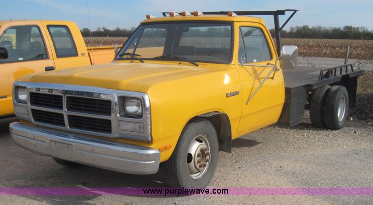 image for item 3154 1992 Dodge D350 pickup truck