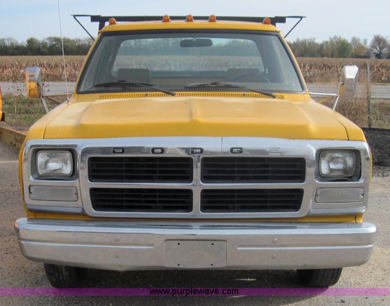 image for item 3154 1992 Dodge D350 pickup truck
