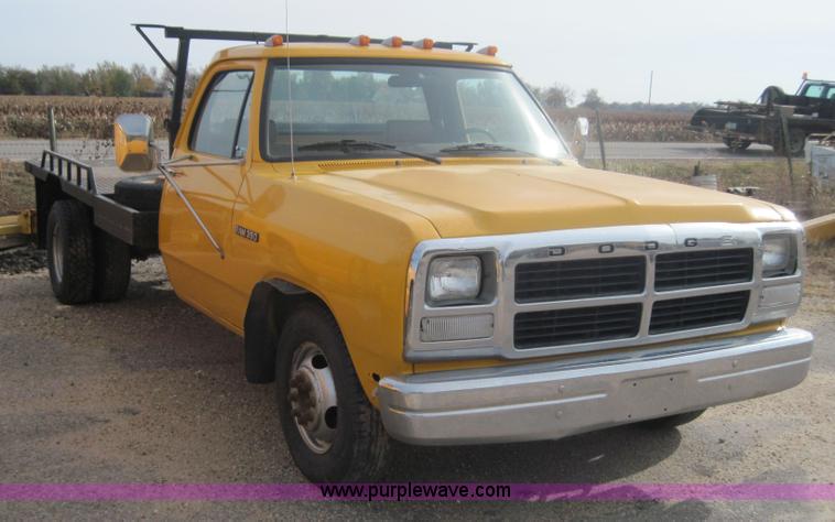 image for item 3154 1992 Dodge D350 pickup truck