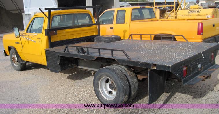 image for item 3154 1992 Dodge D350 pickup truck