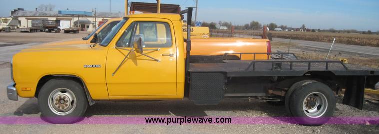 image for item 3154 1992 Dodge D350 pickup truck