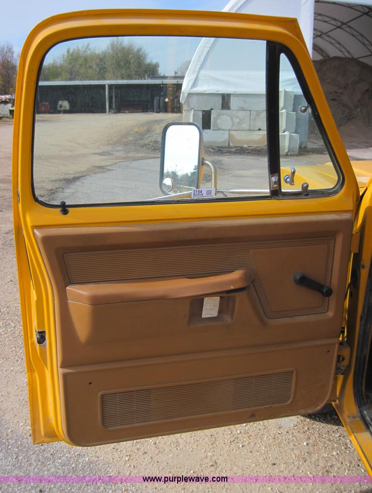 image for item 3154 1992 Dodge D350 pickup truck