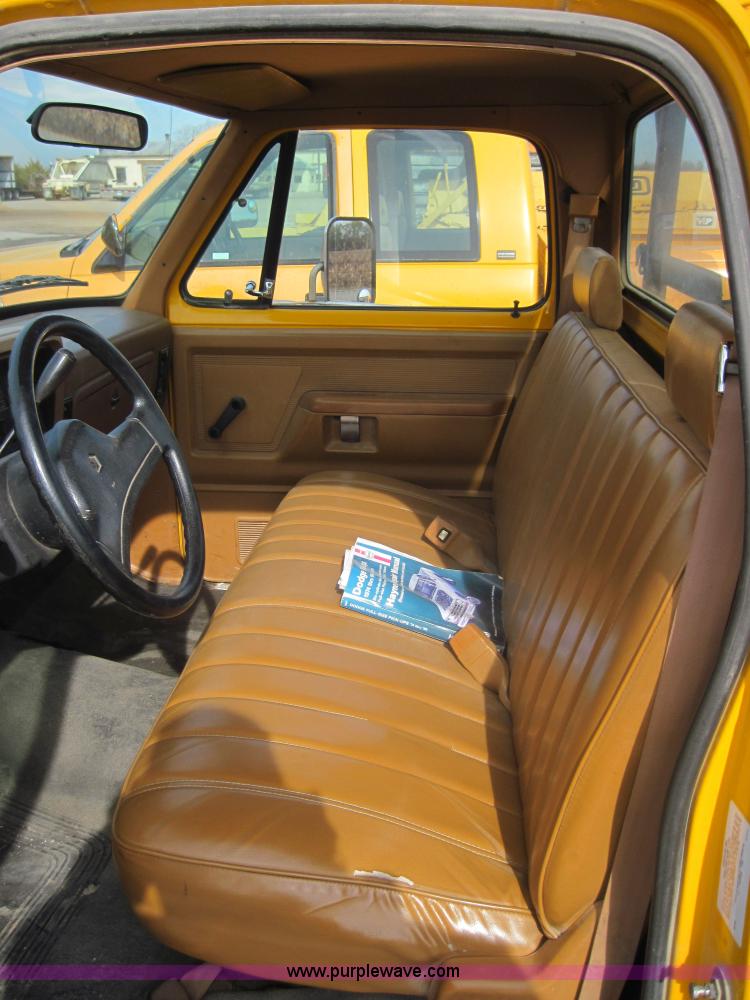 image for item 3154 1992 Dodge D350 pickup truck