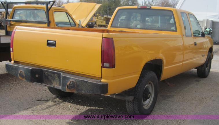 image for item 3155 1994 Chevrolet C2500 Cheyenne extended cap pickup truck