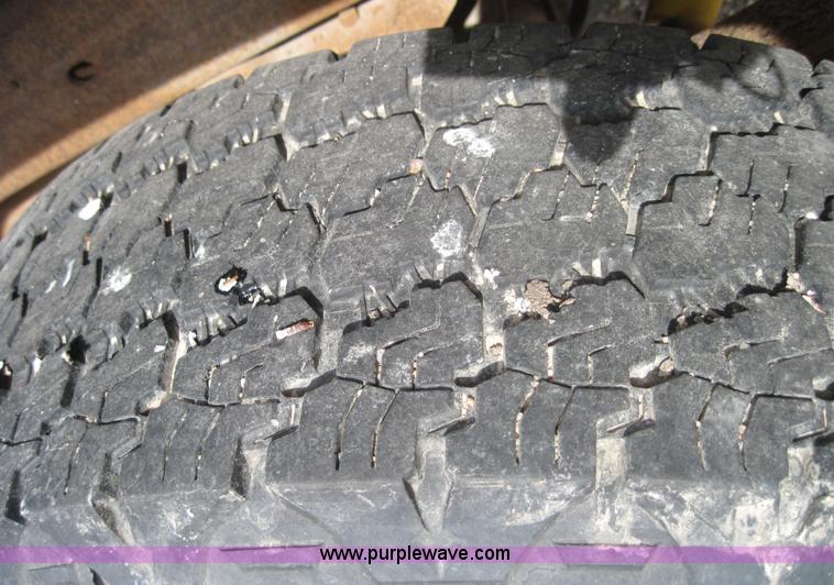 image for item 3155 1994 Chevrolet C2500 Cheyenne extended cap pickup truck