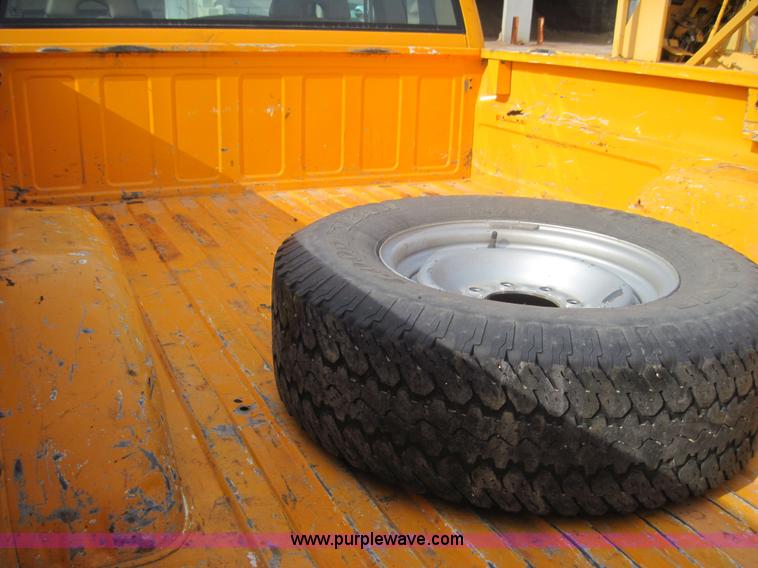 image for item 3155 1994 Chevrolet C2500 Cheyenne extended cap pickup truck