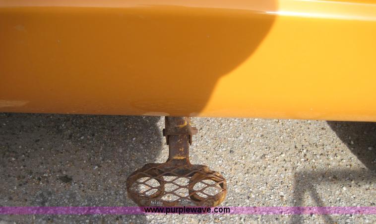 image for item 3155 1994 Chevrolet C2500 Cheyenne extended cap pickup truck