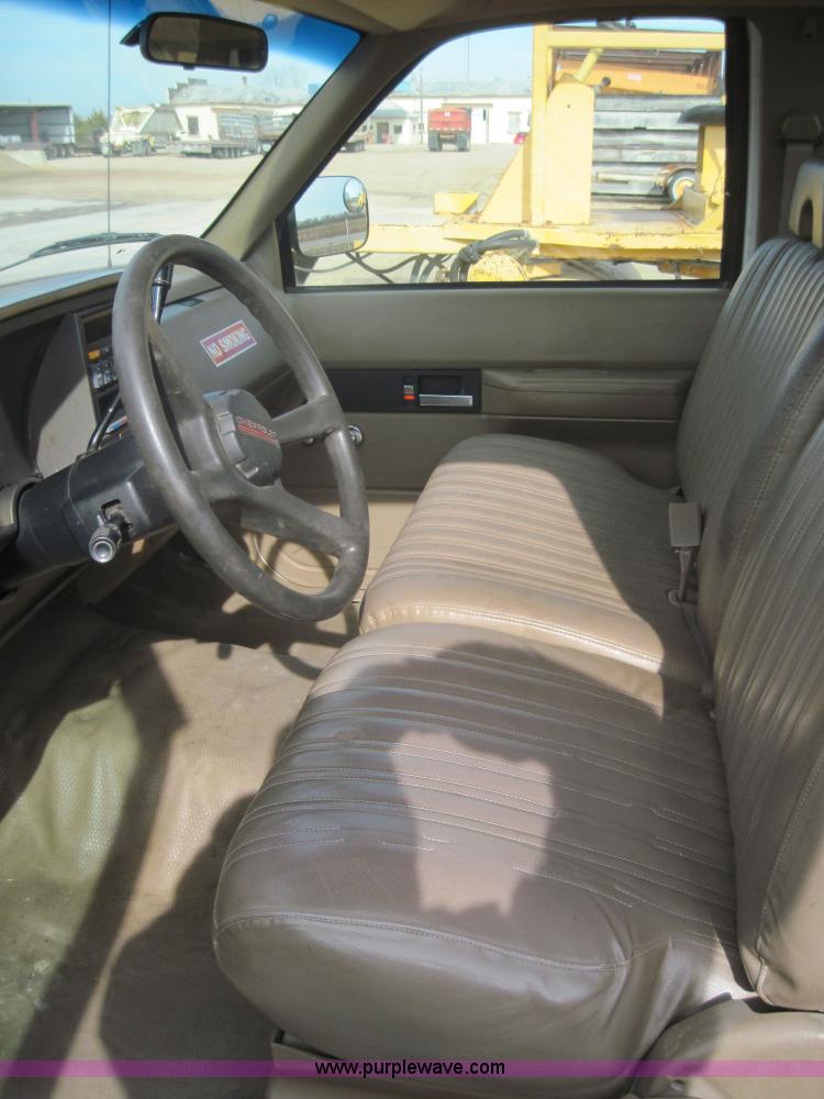 image for item 3155 1994 Chevrolet C2500 Cheyenne extended cap pickup truck