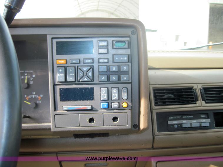 image for item 3155 1994 Chevrolet C2500 Cheyenne extended cap pickup truck