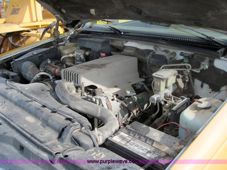 image for item 3155 1994 Chevrolet C2500 Cheyenne extended cap pickup truck