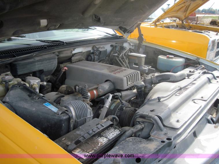 image for item 3155 1994 Chevrolet C2500 Cheyenne extended cap pickup truck