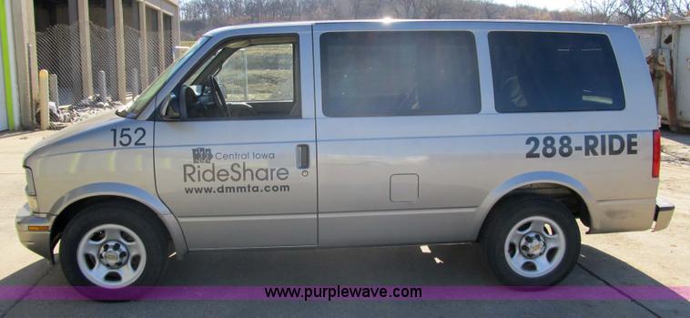 image for item 3588 2005 Chevrolet Astro six-passenger van