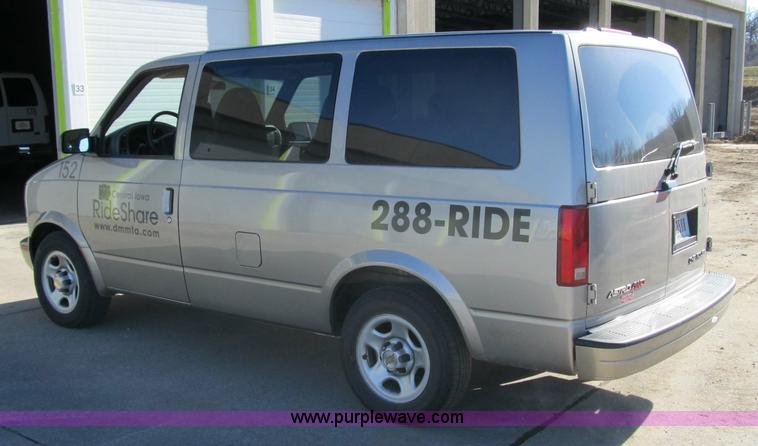 image for item 3588 2005 Chevrolet Astro six-passenger van