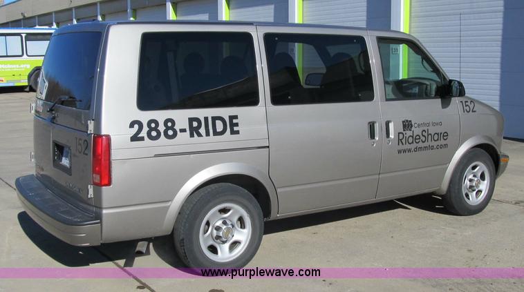 image for item 3588 2005 Chevrolet Astro six-passenger van