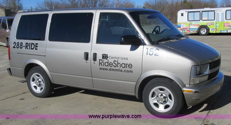 image for item 3588 2005 Chevrolet Astro six-passenger van