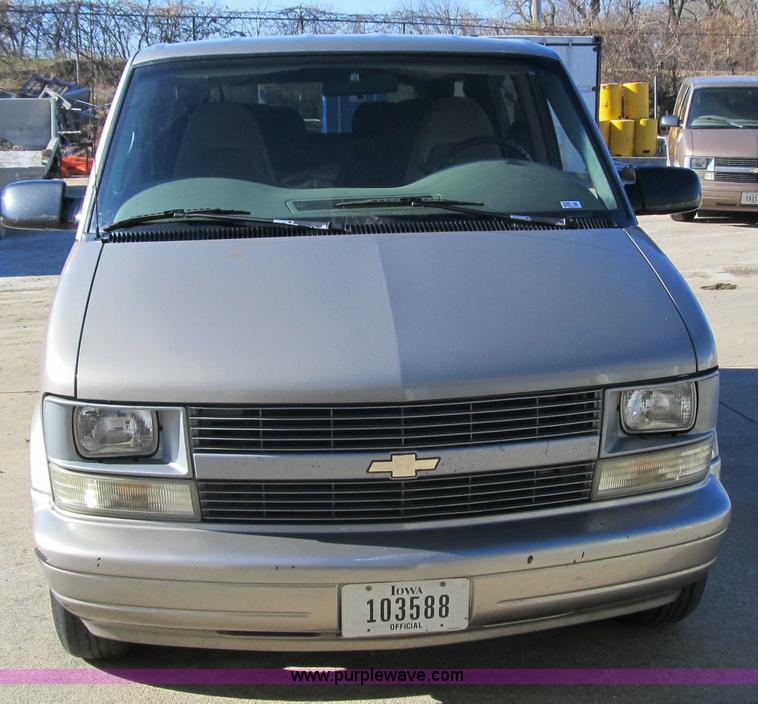 image for item 3588 2005 Chevrolet Astro six-passenger van