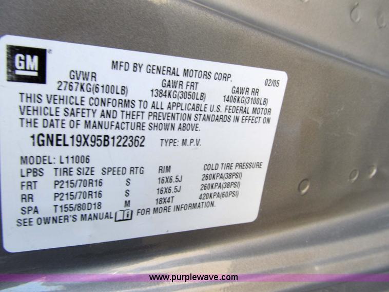 image for item 3588 2005 Chevrolet Astro six-passenger van