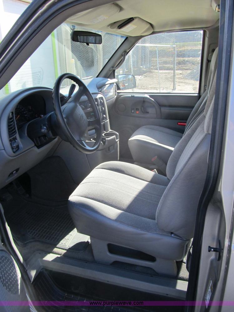 image for item 3588 2005 Chevrolet Astro six-passenger van