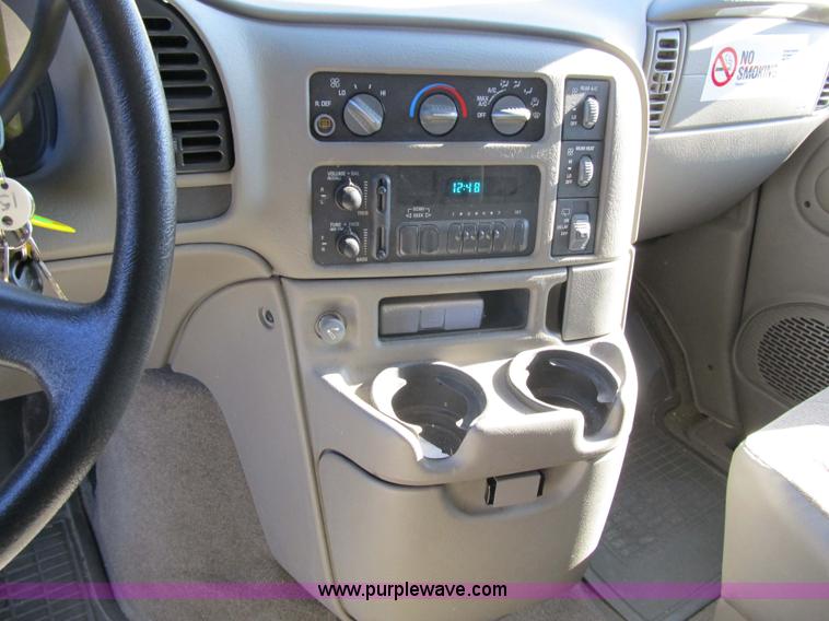 image for item 3588 2005 Chevrolet Astro six-passenger van