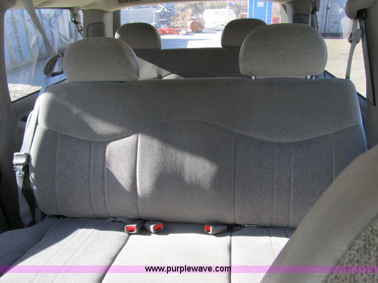image for item 3588 2005 Chevrolet Astro six-passenger van