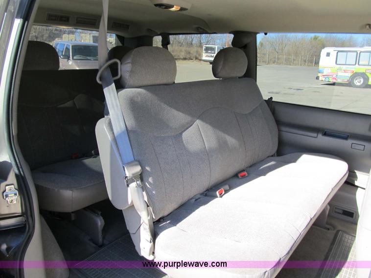 image for item 3588 2005 Chevrolet Astro six-passenger van