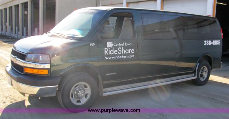 image for item 3589 2005 Chevrolet G3500 Express Stabiltrak van