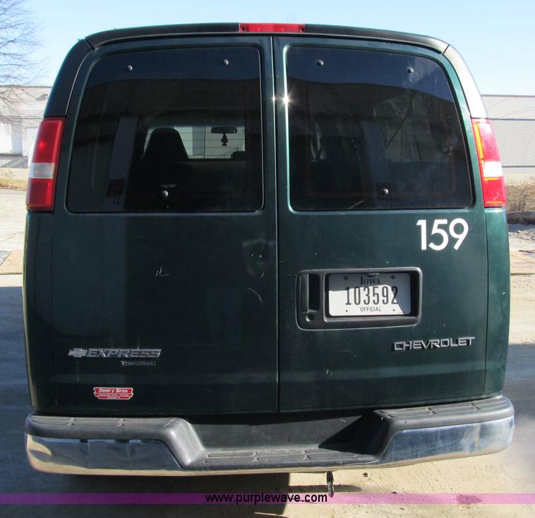 image for item 3589 2005 Chevrolet G3500 Express Stabiltrak van