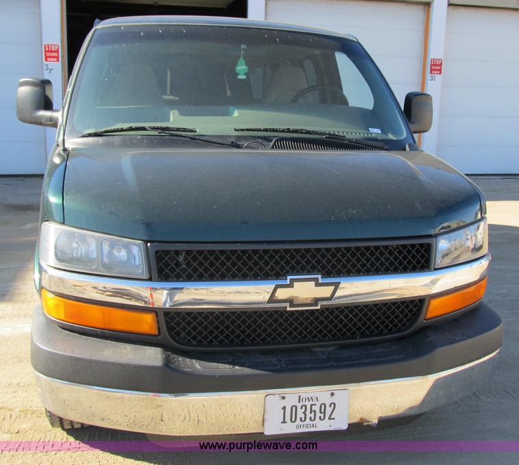 image for item 3589 2005 Chevrolet G3500 Express Stabiltrak van