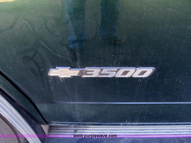 image for item 3589 2005 Chevrolet G3500 Express Stabiltrak van