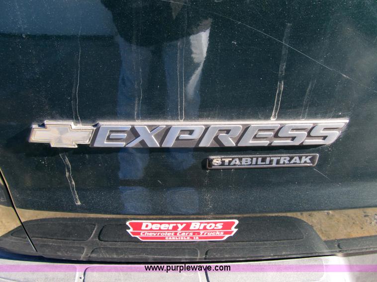 image for item 3589 2005 Chevrolet G3500 Express Stabiltrak van