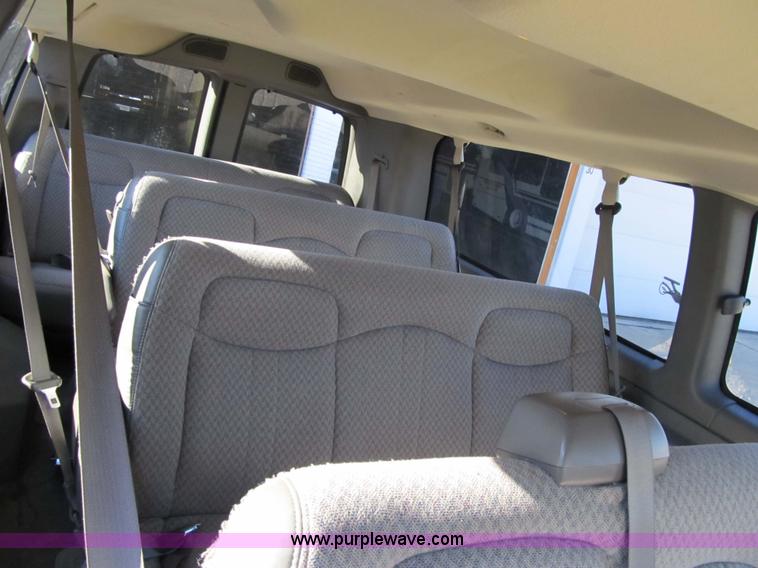 image for item 3589 2005 Chevrolet G3500 Express Stabiltrak van