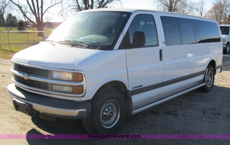 image for item 3590 2002 Chevrolet G3500 Express LS 12-passenger van