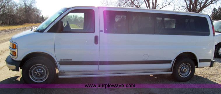 image for item 3590 2002 Chevrolet G3500 Express LS 12-passenger van