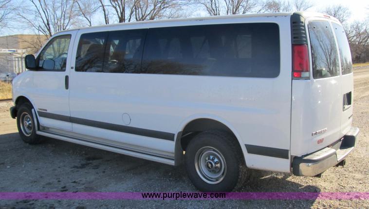 image for item 3590 2002 Chevrolet G3500 Express LS 12-passenger van