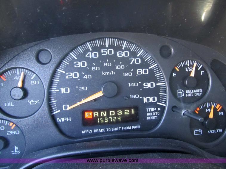 image for item 3590 2002 Chevrolet G3500 Express LS 12-passenger van