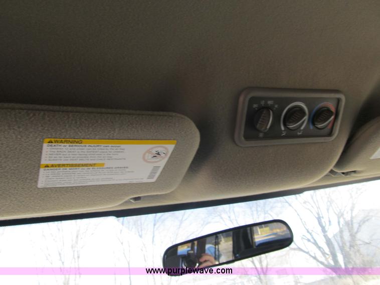 image for item 3590 2002 Chevrolet G3500 Express LS 12-passenger van